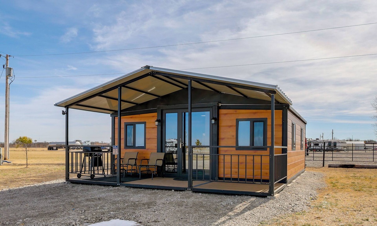 Nowata Cabin | Hunt, Fish & Explore! Tiny Home Near Oologah WMA