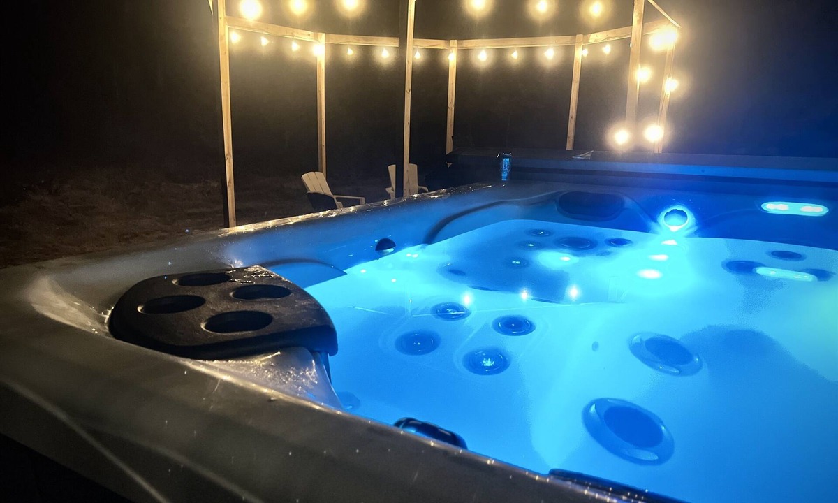 Idlewild Cabin | Idle-in-the-Wild Secluded Cabin-Wi-Fi, Hot Tub