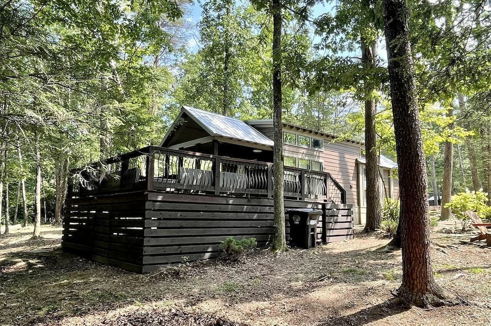 Monteagle Cabin | Impressive Cabin with Hot-tub and Close to Great Hiking Trails in Monteagle, Tennessee
