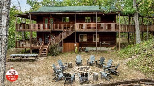 Miami House | Incredible Wooden Cabin with Fire Pit in Miami, Oklahoma