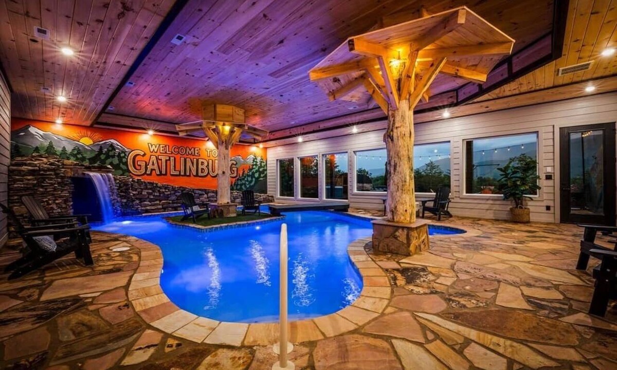 Pittman Center Cabin | Indoor Pool, Private Pickleball, Views: Sleeps 18