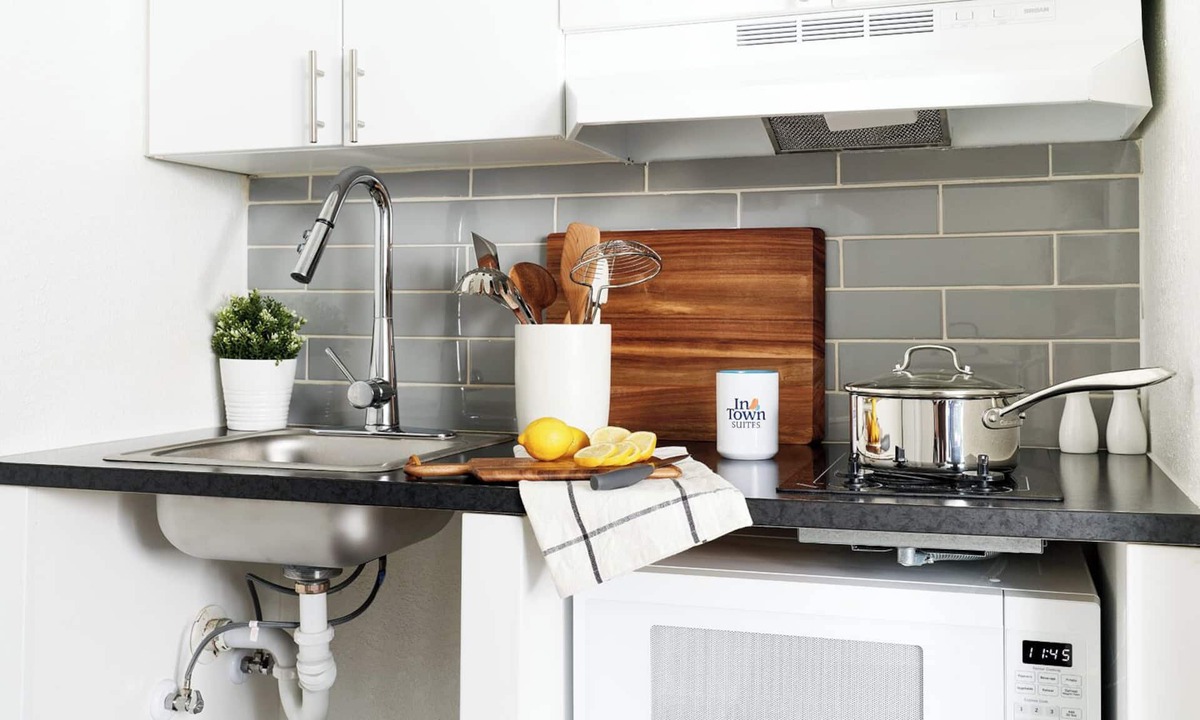 Buechel Apartment | InTown Suites Extended Stay Louisville KY - Preston Hwy