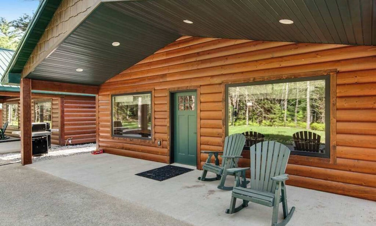 Conover House | Inviting Dog-Friendly Cabin with Hot Tub & AC