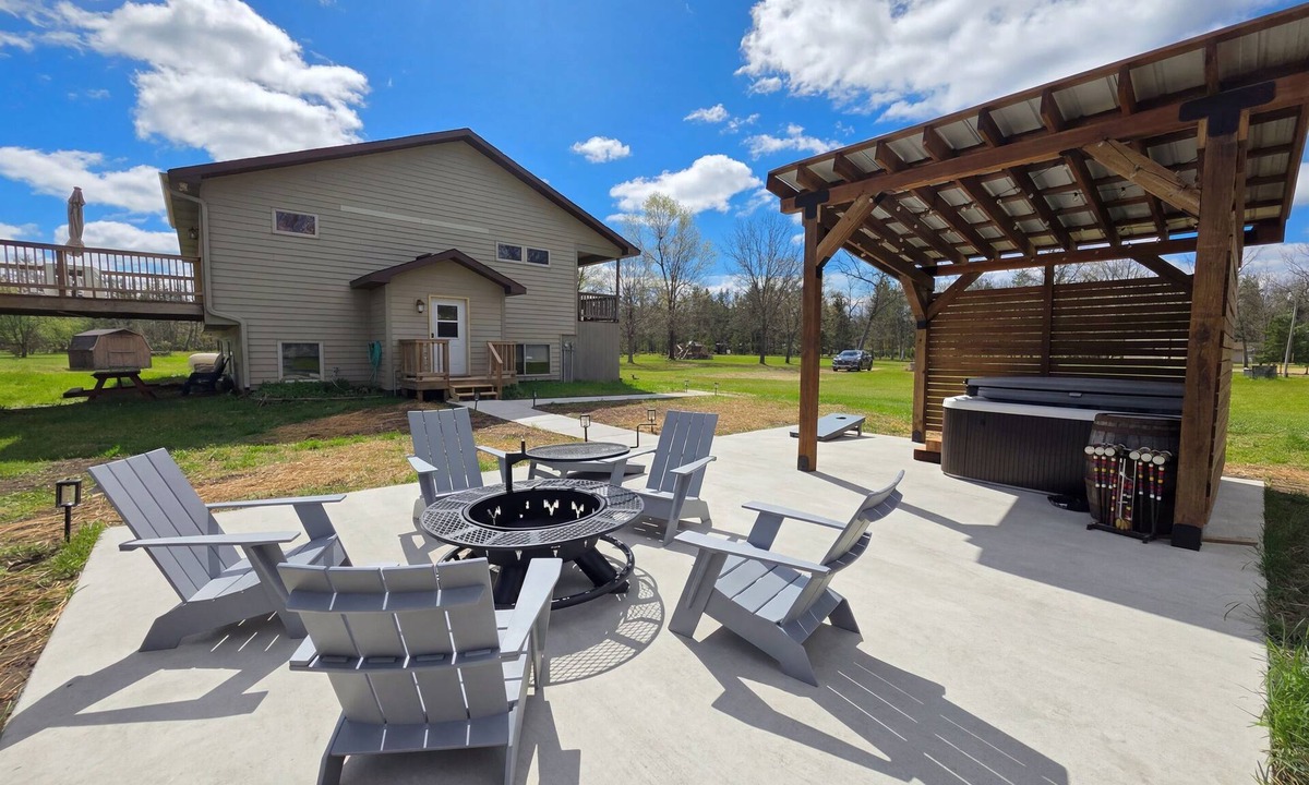 Wellston Cabin | Irons Legend's Acres Hot Tub, Fire Pit Near Trails