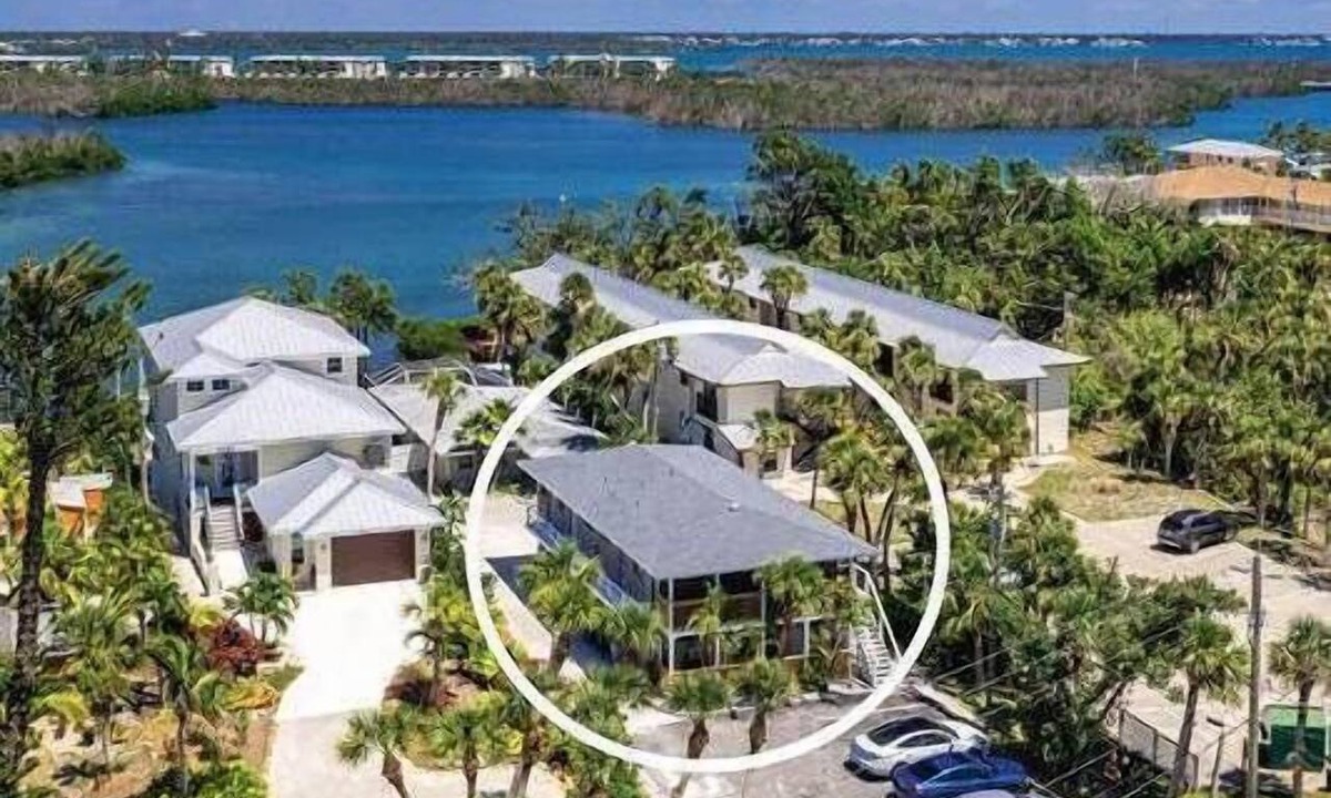 Englewood Condo | Island Condo Sun & Fun, Deeded Beach (Suite 1)