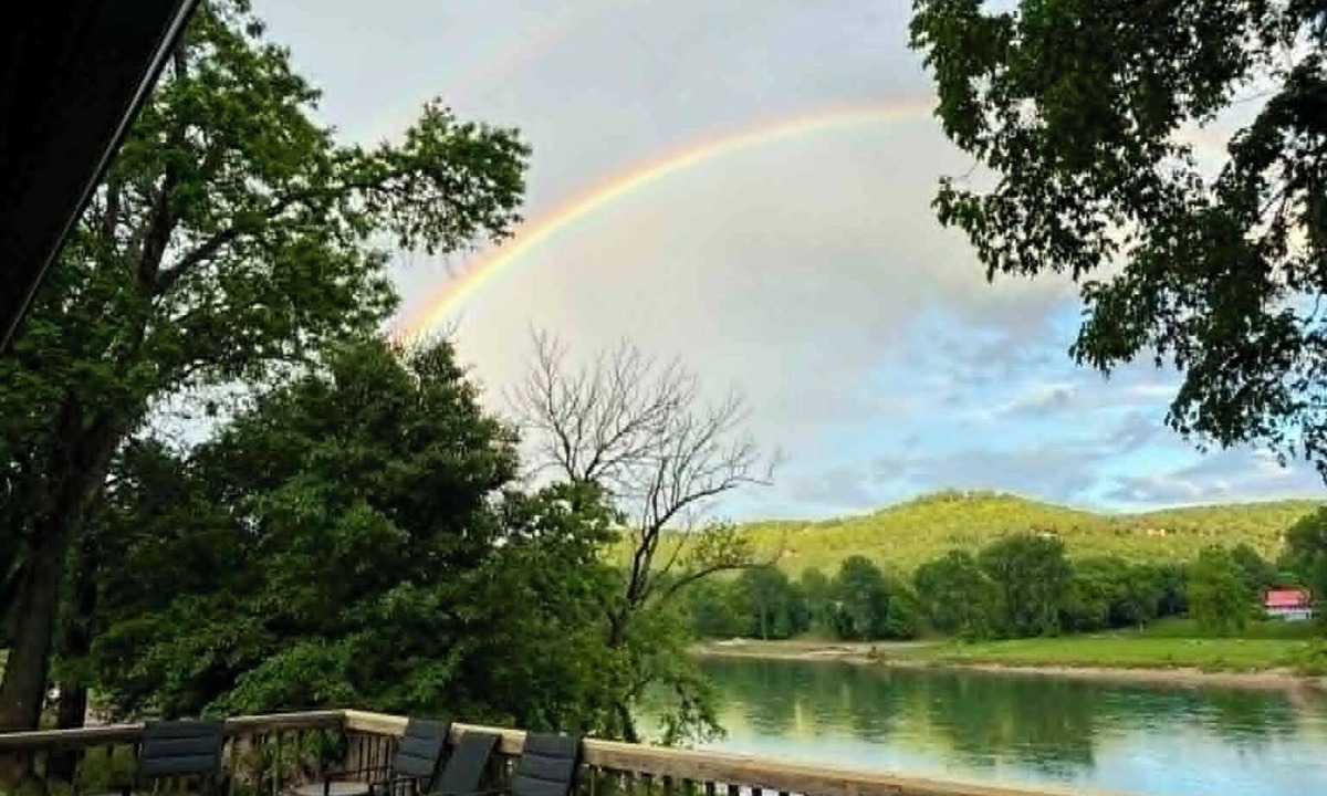 Boswell Hotel | Jack's White River Fishing Resort