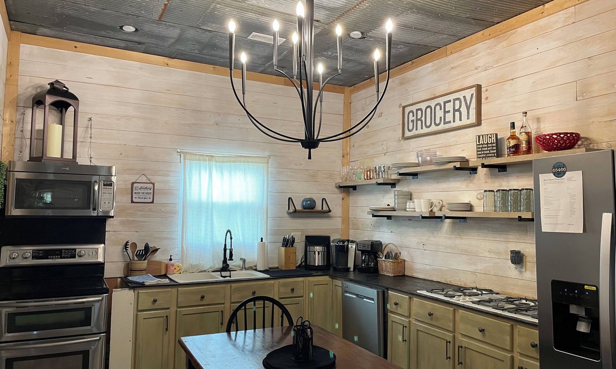 Eminence House | Just A Stone's Throw Cabin from Eminence, Jacks Fork, & Cross County Trail Ride