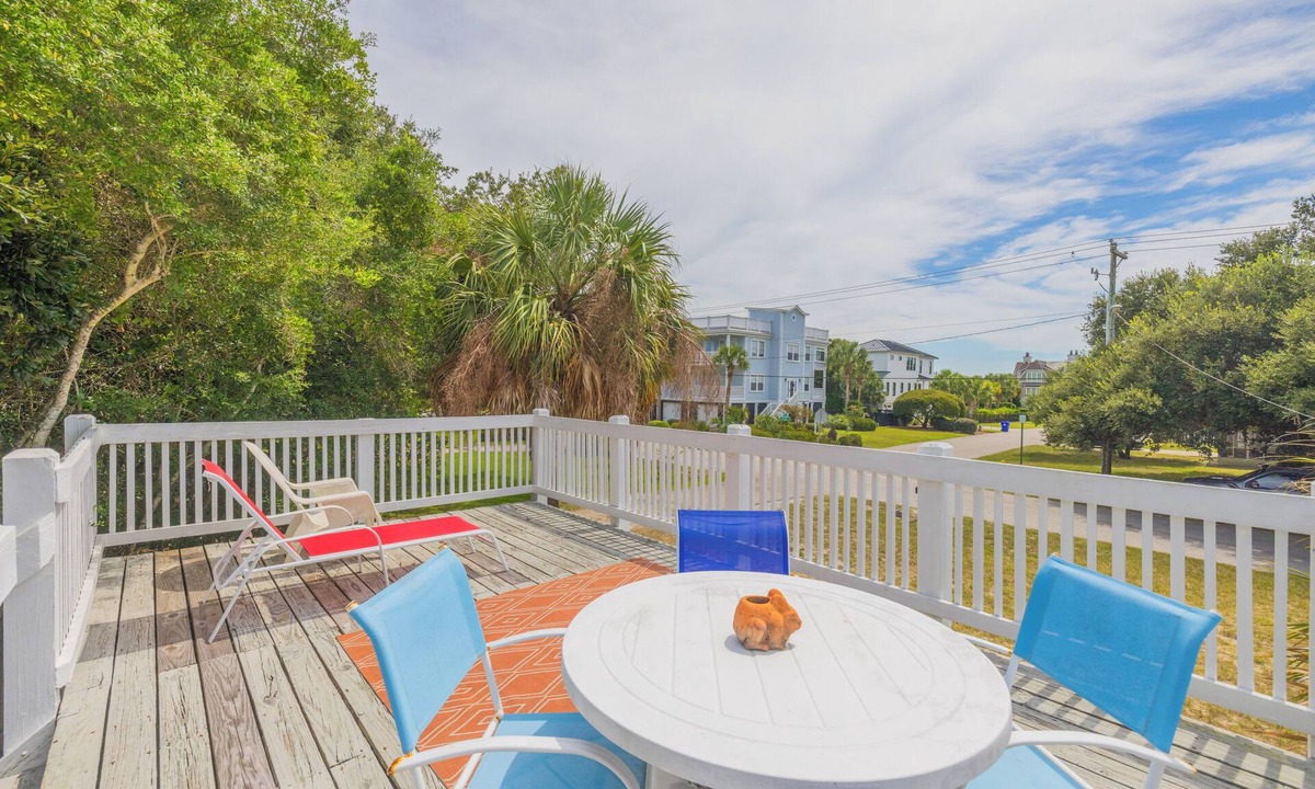 Isle of Palms House | Just One Block to BEACH! Cute and comfortable beach home with Screened Porch!