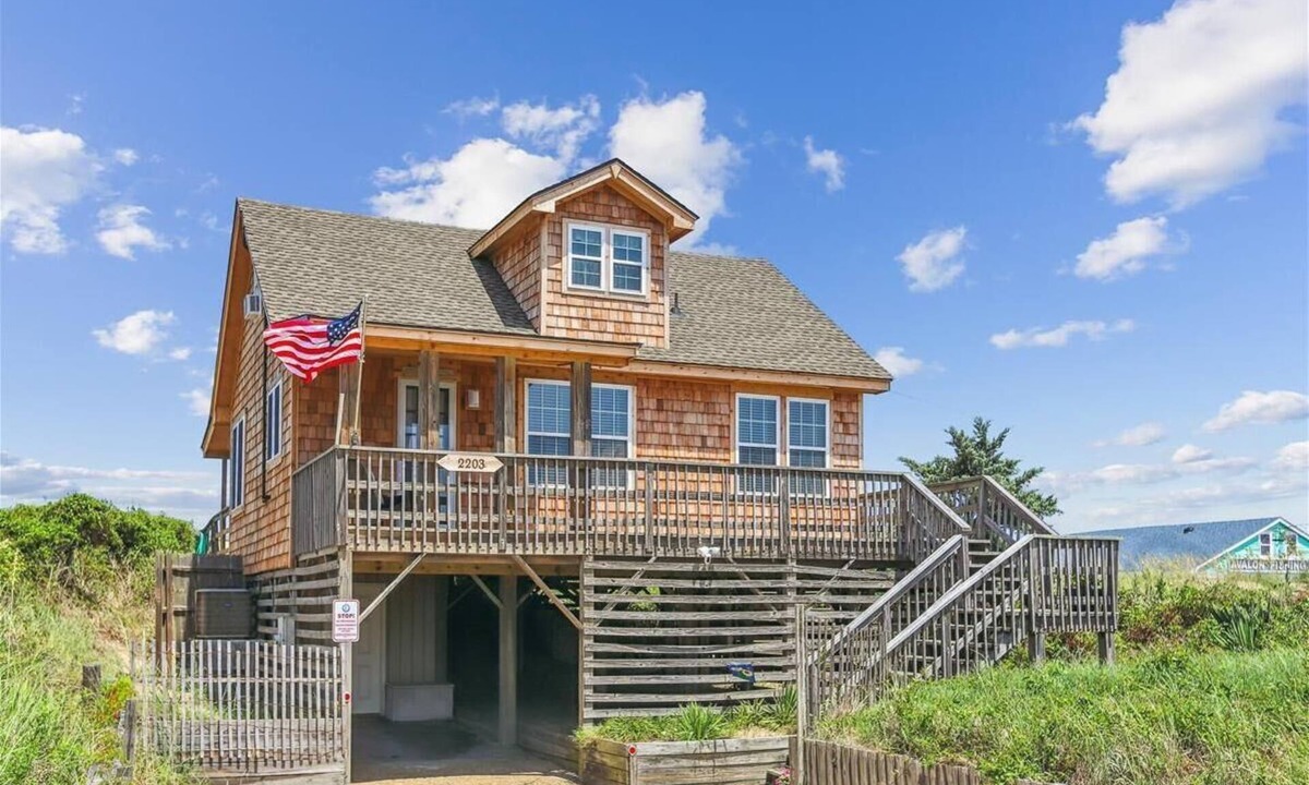 Colington House | KD2203- Oceanfront-4 Bedrooms, 2 Baths, Saturday Check-in, Hot Tub