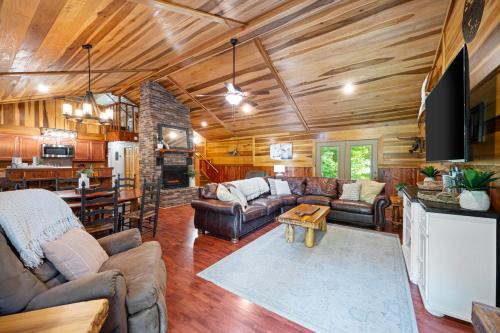 Dover House | Kentucky Lake Retreat