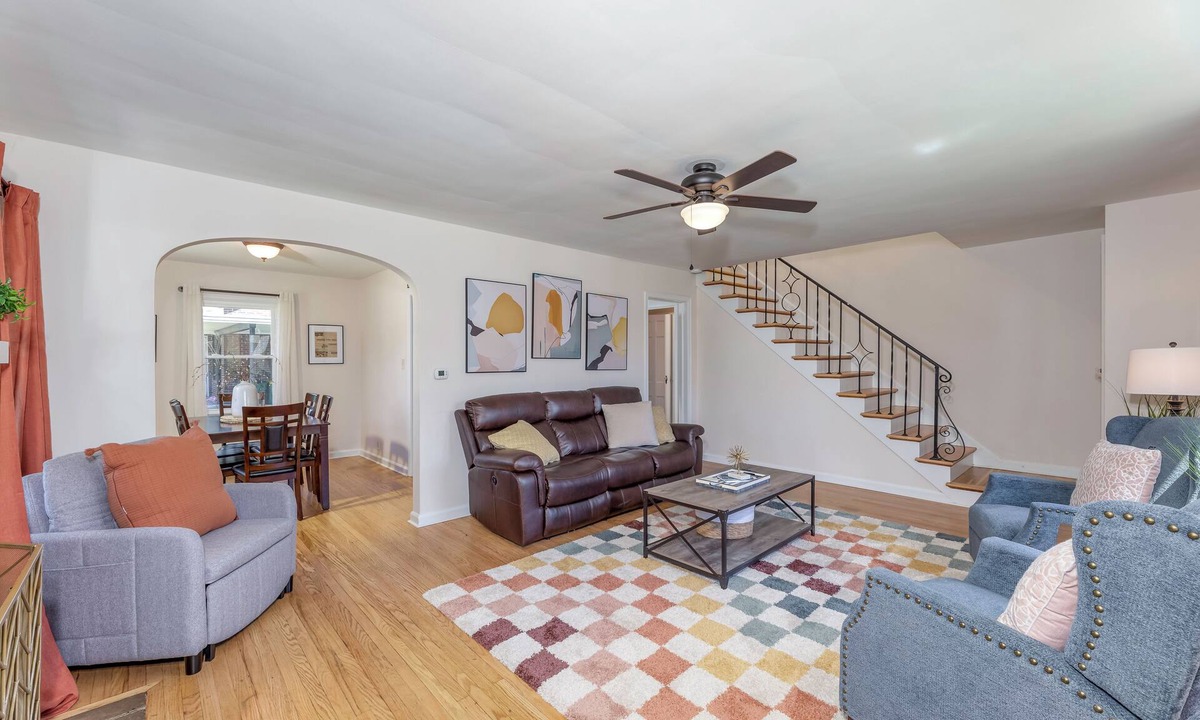 Speedway House | King bed - Full kitchen! 1.5 blocks to IMS and only 5 miles to downtown!