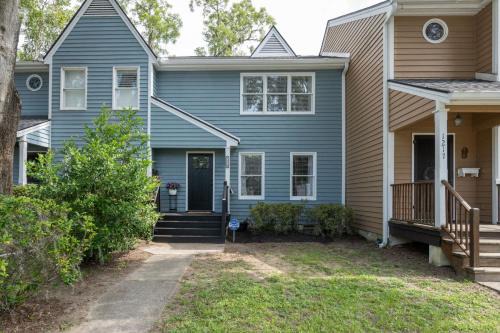 Historic District House | King Street Retreat Charming, Fully Updated Townhome