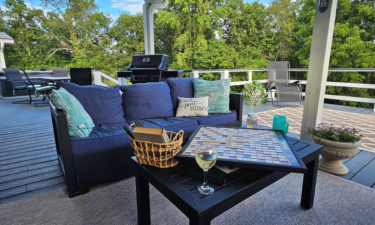 Crossville Apartment | King Suite: 3 Bedrooms, 2 Baths, Jacuzzi, on a Nigerian Dwarf Goat Petting Farm!