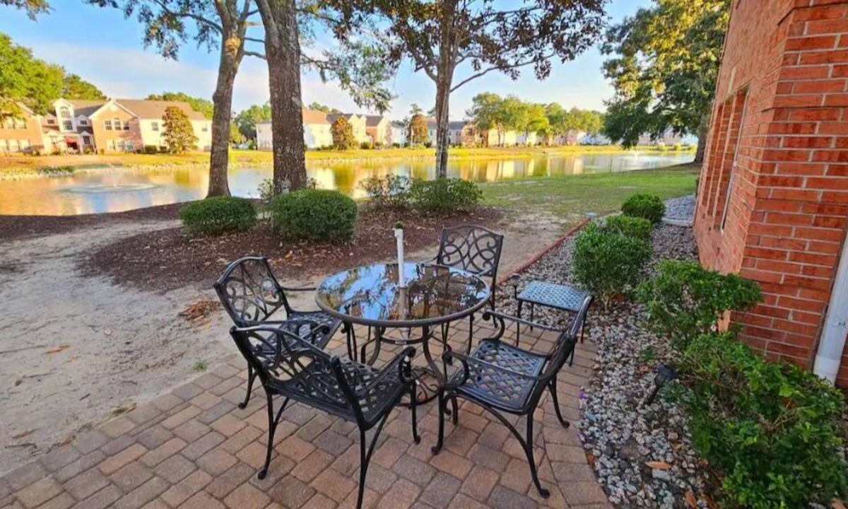 Murrells Inlet Condo | King Suite - Golf - Free Beach Pass - Pond View - Coffee bar - Child friendly