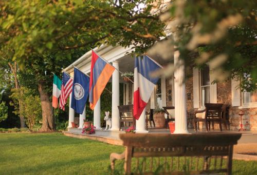 White Post Hotel | L'Auberge Provencale Inn & Restaurant