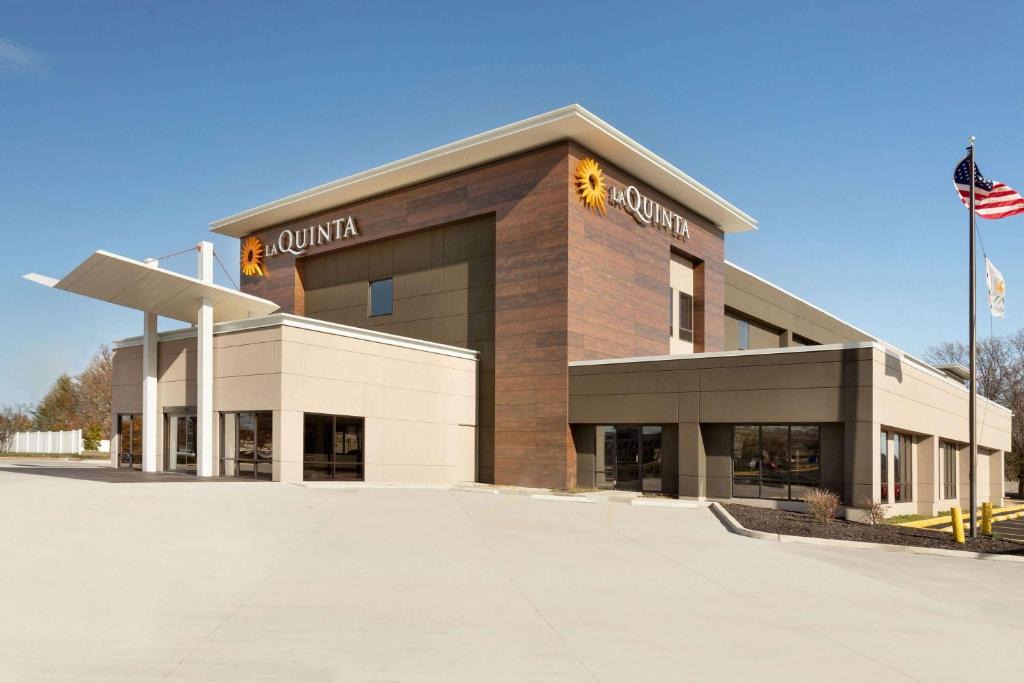 Sunset Hills Hotel | La Quinta Inn & Suites by Wyndham St Louis Route 66