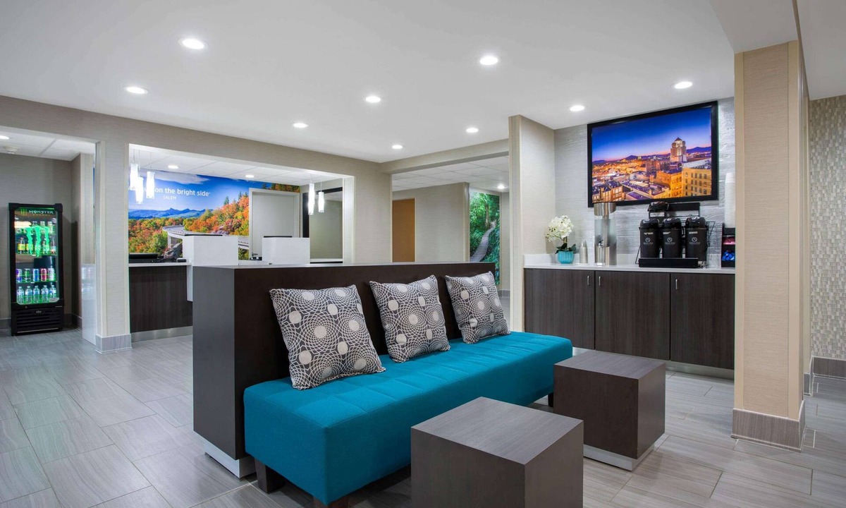 Salem Hotel | La Quinta Inn & Suites by Wyndham Roanoke Salem