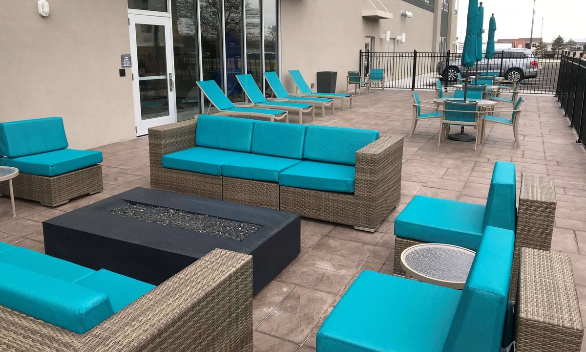 Terre Haute Hotel | La Quinta Inn & Suites by Wyndham Terre Haute