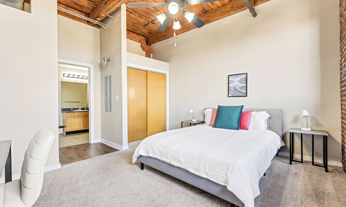 Lafayette Square Apartment | Lafayette 107 I Modern & Vintage 1Bd Apartment