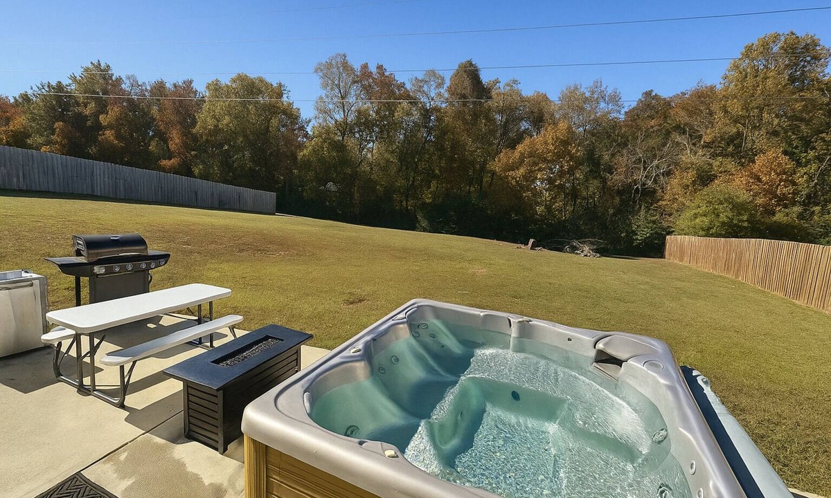 Ooltewah House | Lake Area Family Retreat Hot Tub Fire Pit
