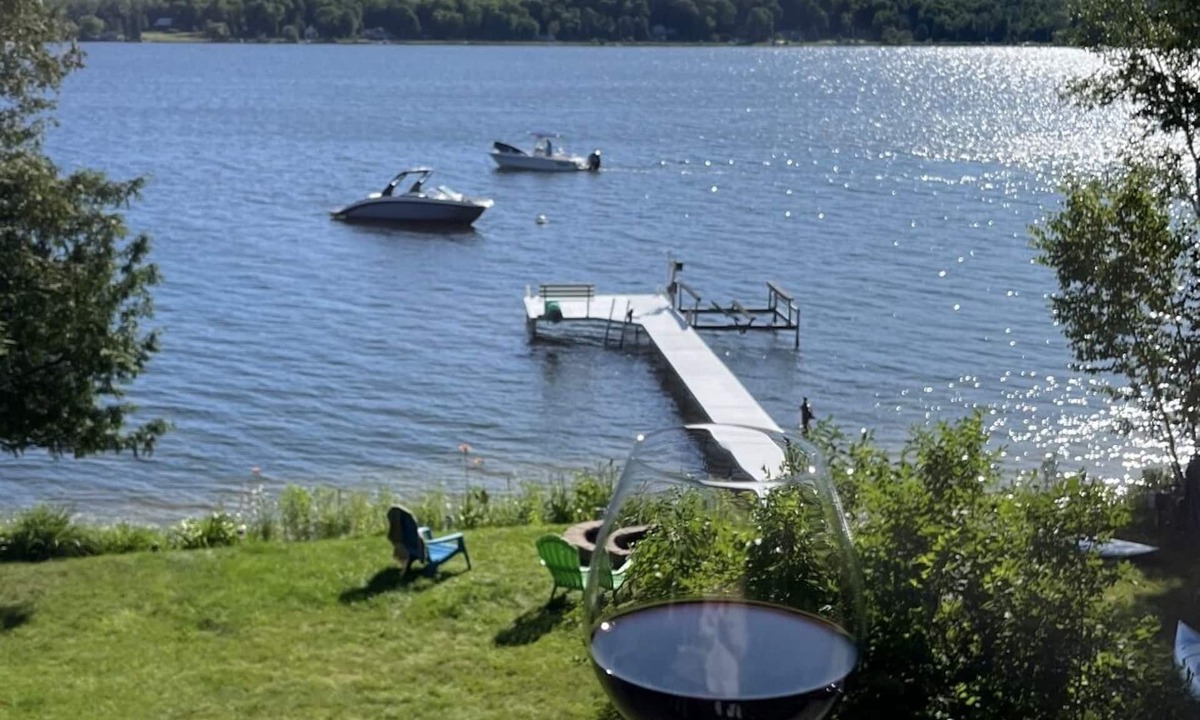 East Jordan House | 🏖LAKE CHARLEVOIX DIRECT WATERFRONT - Hoist Mooring Kayaks Paddleboards