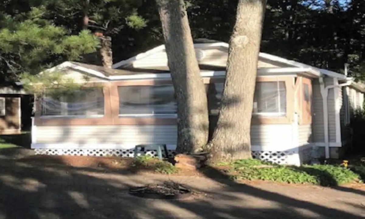 West Branch Cottage | Lake Front 2 Bedroom with sandy beach and close to ORV trails!