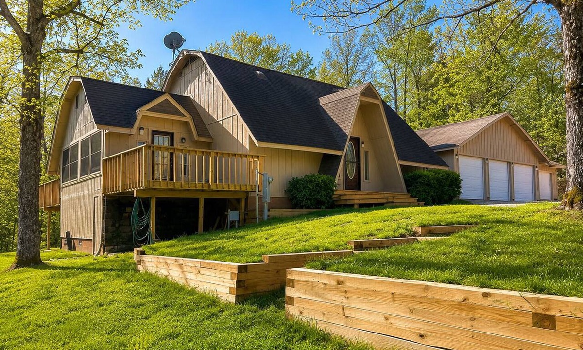 Gillham Cabin | Lake Front Cabin