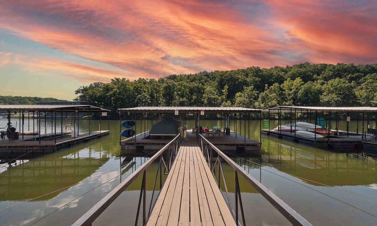 Linn Creek House | Lake Front |Private Dock |Blue Bungalow|3bed|2bth