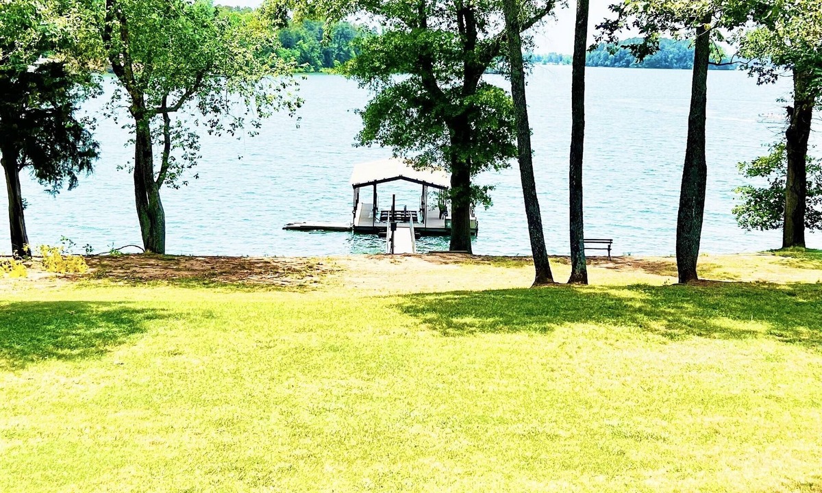 Anderson House | Lake Hartwell House - Sunsets & Deep Water Dock - Close to Clemson & Anderson