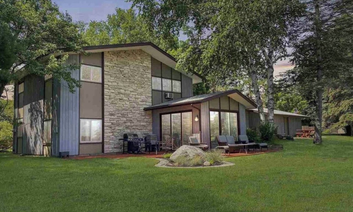 Iron Mountain House | Lake Home,1st Floor only, in a quiet Lake Antoine neighborhood.