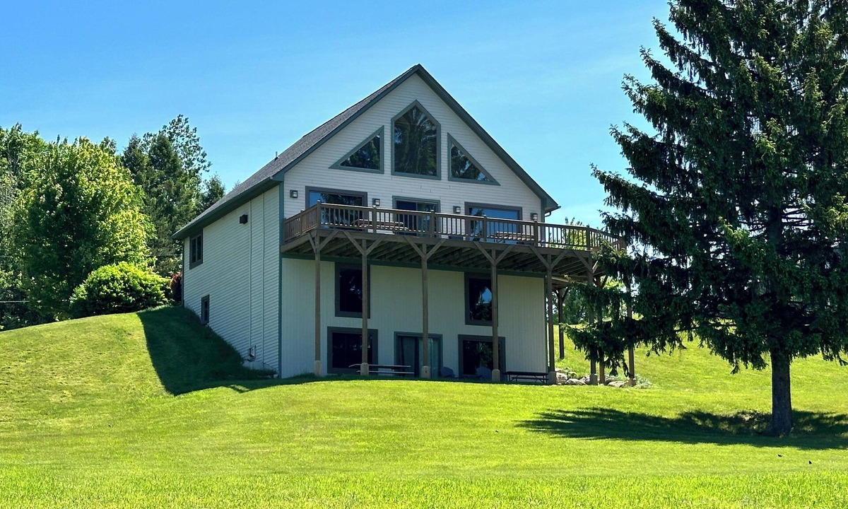 Traverse City Ski Chalet | Lake Leelanau Chalet