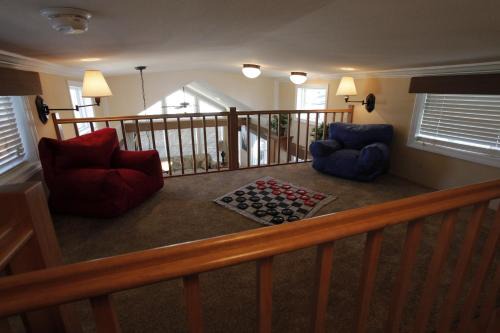 West Kissimmee Resort | Lake Magic Loft Cottage 11