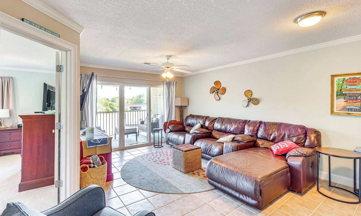 Alexander City Condo | Lake Martin Retreat w/Deck: 4 Mi to Wind Creek!