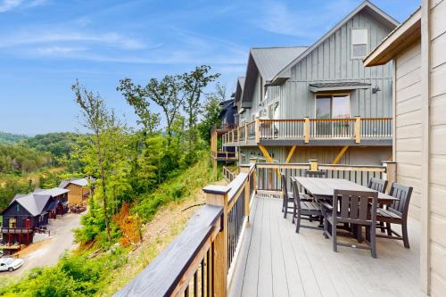 Sevierville House | Lake View Cabin Sleeps 8 Hot Tub Rocking Chairs