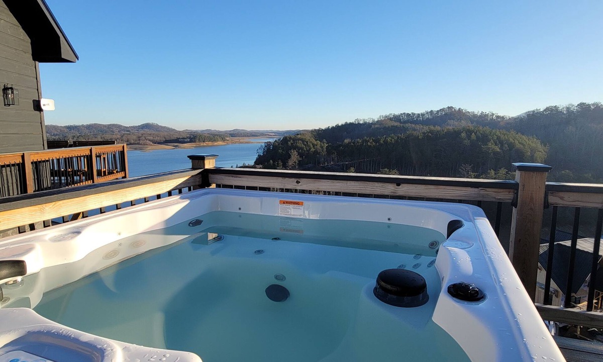 Sevierville Cabin | Lake-view dog-friendly cabin with Ping-Pong table & free attraction tickets