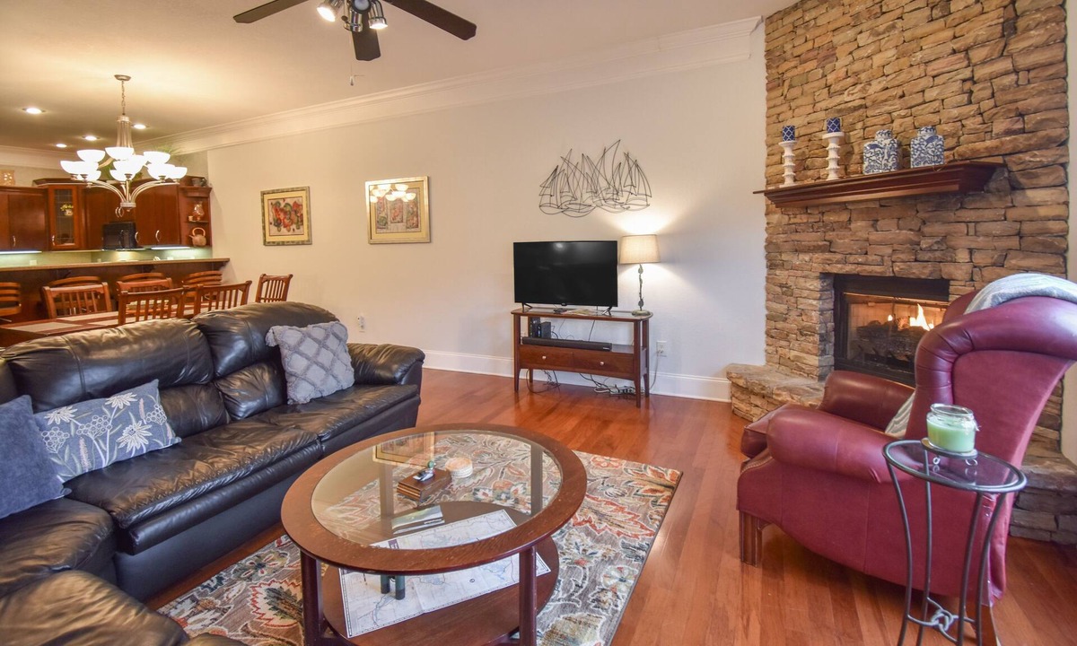 Young Harris Condo | Lake-view ground-level condo with pool, jetted tub - walk to marina/restaurants