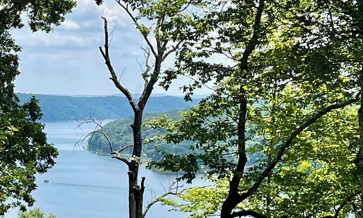 Nancy Cabin | Lake View Loft Cabin is only 2 miles from Wolf Creek Marina, Lake Cumberland KY