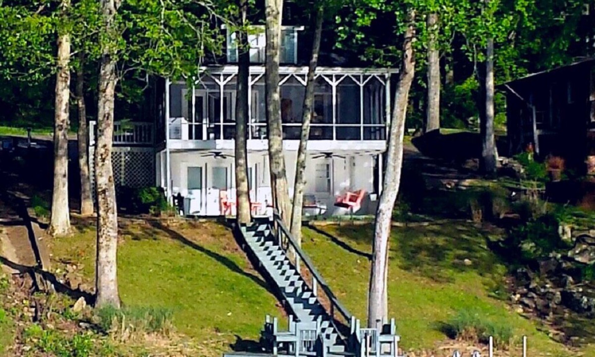 Penrod House | Lake Waterfront, Dock, Pet Friendly, Concrete Loop Driveway, Kayaks,No Wake Zone