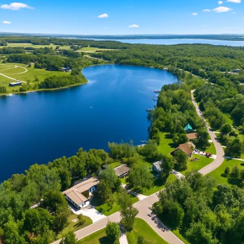 Charlevoix House | Lakefront 3 Bedroom Retreat on Susan Lake-5 minutes from Charlevoix