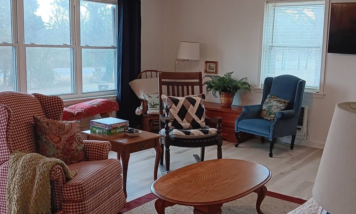 Scottsboro Cabin | Lakefront 3-bedroom 2 bath lodge with AC in charming Scottsboro boat launch view