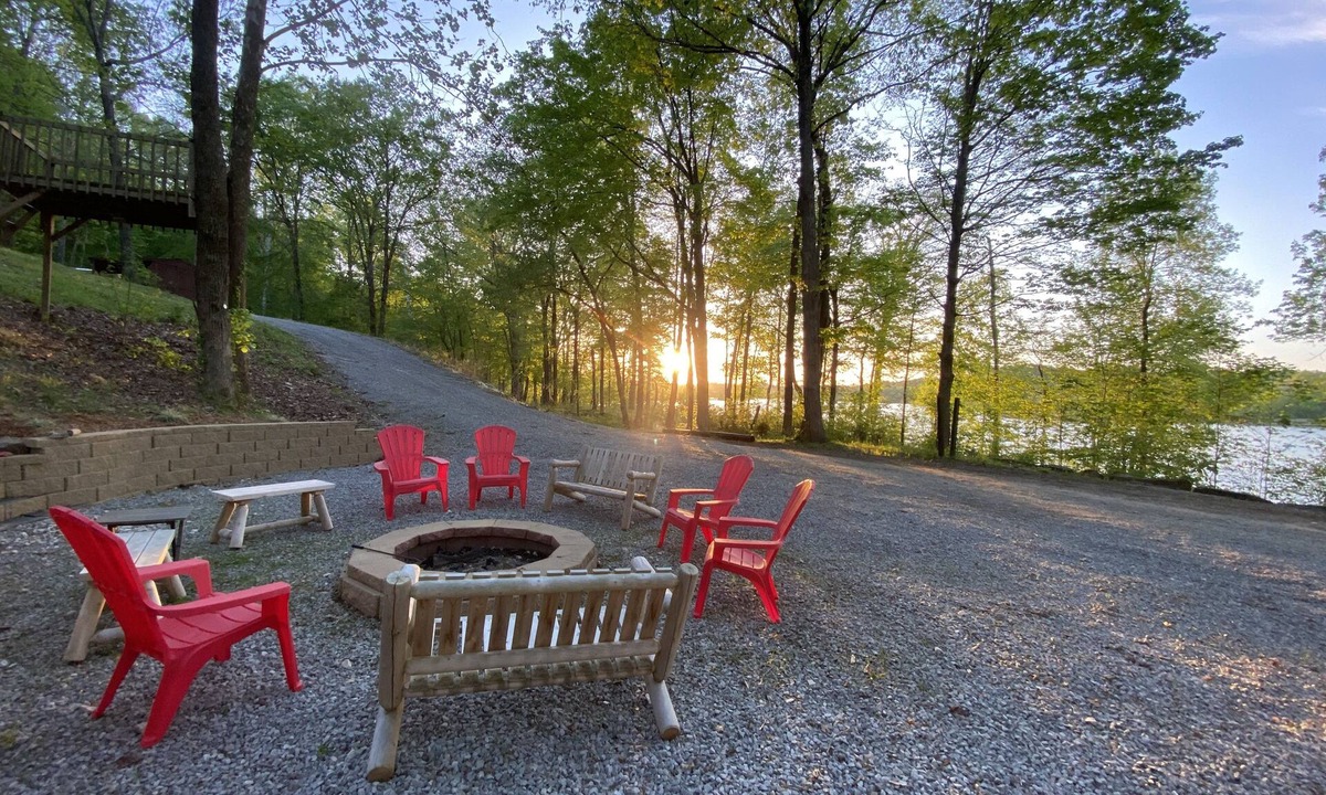 Cub Run House | Lakefront 4BR/2BA Cabin - Sleeps 10 -> Pets Stay Free <-