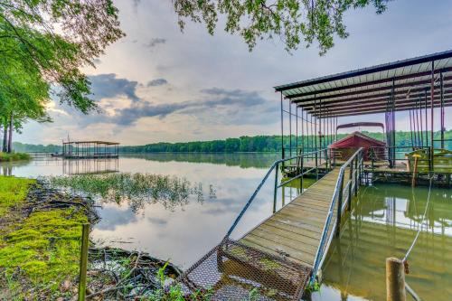 Scranton House | Lakefront Arkansas Abode - Deck, Grill & Fire Pit