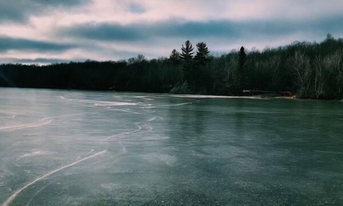 Crandon Cabin | Lakefront Cabin on a Private Lake - only a 0.5 mile from the snowmobile trials!