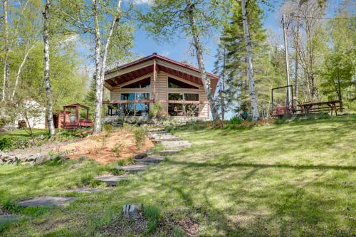 Medford House | Lakefront Family Cabin w/Views in Medford