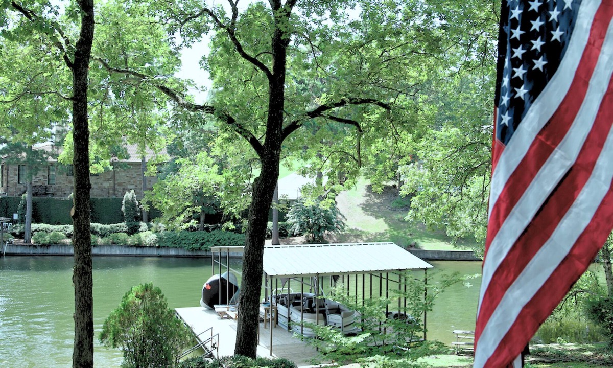 Piney House | LAKEFRONT FAMILY RETREAT-SWIMMING DOCK-OUTDOOR DINING