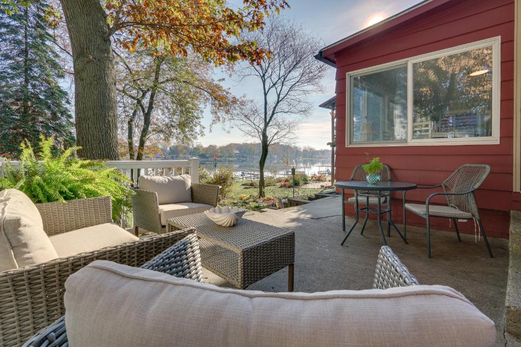 Leesburg House | Lakefront Getaway in Leesburg w/Dock + Kayaks!