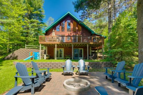 Hazelhurst House | Lakefront Hazelhurst Cabin: Dock & Pool Table