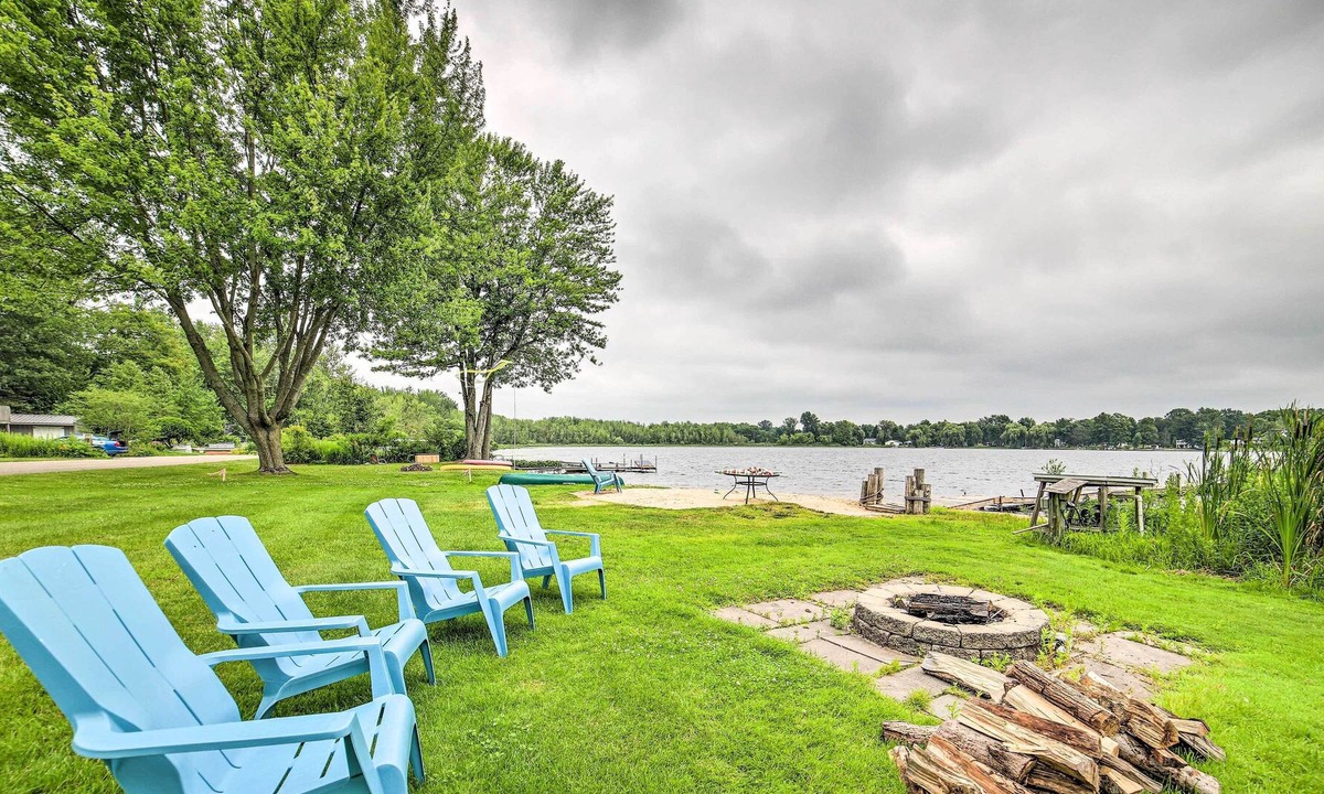 Ada House | Lakefront Home w/ Dock & Grill ~ 8 Mi to Ada!