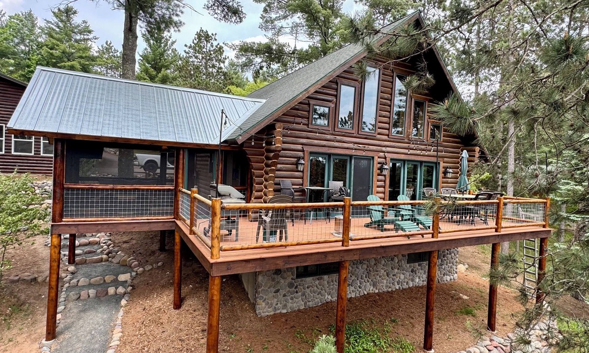 Solon Springs Cabin | Lakefront Log Cabin located directly on UTV and snowmobile trails!