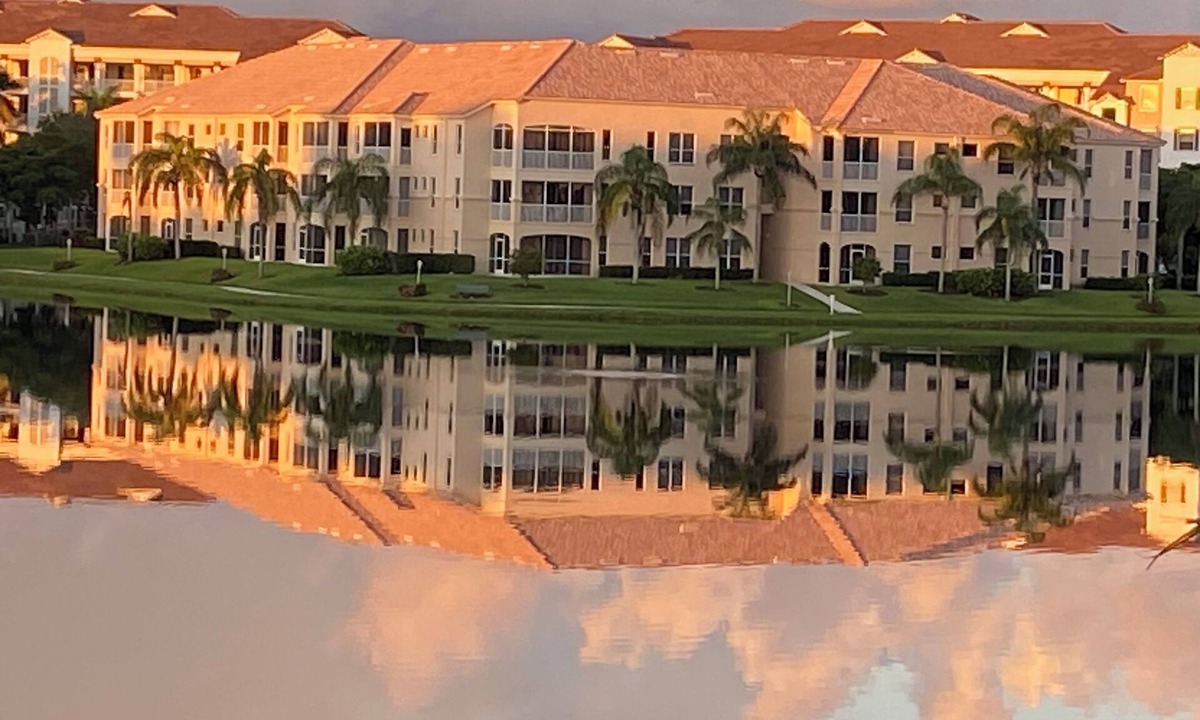Tropical Cove Condo | Lakefront Luxury
